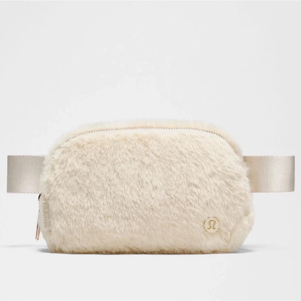 🆕 LULULEMON Everywhere Belt Bag Plush Fleece *Rhinestone Logo! NEW Ivory/Gold - Picture 1 of 17